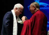 Đức Dalai Lama chia buồn về sự ra đi của John McCain