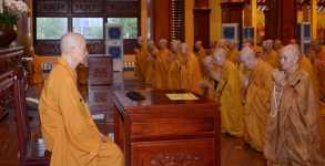 Ngày Tự tứ nói chuyện với người xuất gia