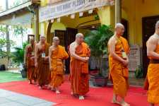 Thân và tâm là một hay không phải là một