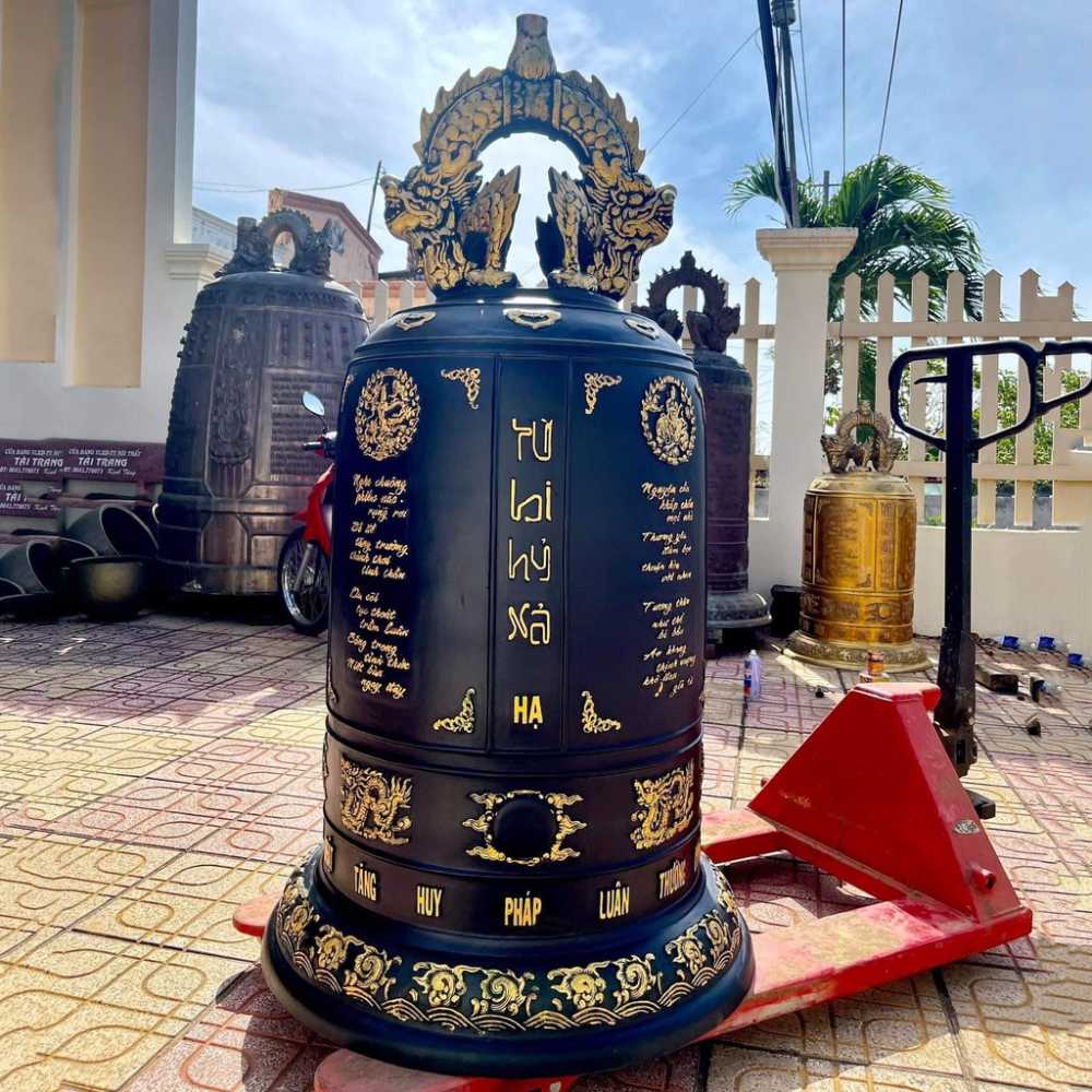 NGỎ VẬN ĐỘNG ĐÚC ĐẠI HỒNG CHUNG VÀ TRỐNG BÁT NHÃ QUAN ÂM TỰ
