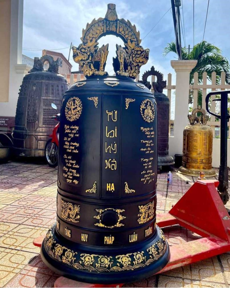NGỎ VẬN ĐỘNG ĐÚC ĐẠI HỒNG CHUNG VÀ TRỐNG BÁT NHÃ QUAN ÂM TỰ
