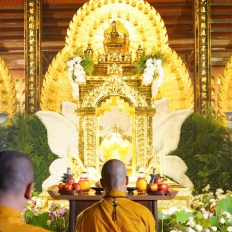 Trang nghiêm lễ cầu nguyện quốc thái dân an nơi tôn trí Xá lợi Phật chùa Bái Đính