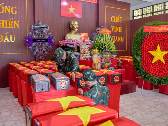 Tổng Bí thư, Chủ tịch nước Tô Lâm dâng hương tưởng niệm các liệt sĩ tại Công viên Lê Thị Riêng