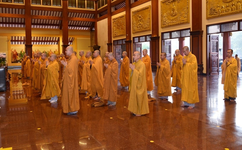 Chư Tăng bố tát, thính giới tại Việt Nam Quốc Tự4