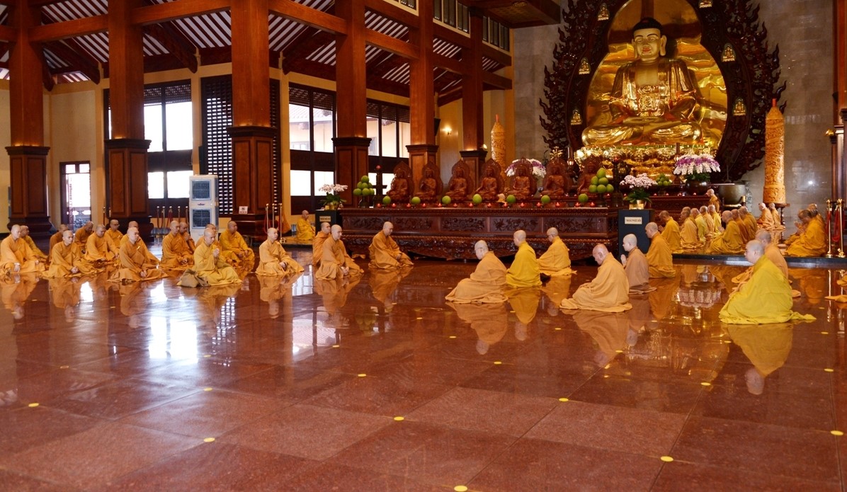 Chư Tăng bố tát, thính giới tại Việt Nam Quốc Tự7