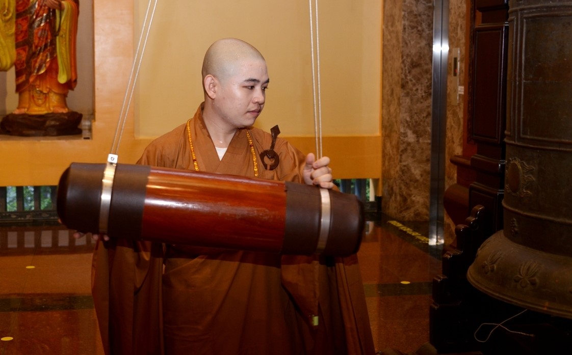 Chư Tăng bố tát, thính giới tại Việt Nam Quốc Tự9