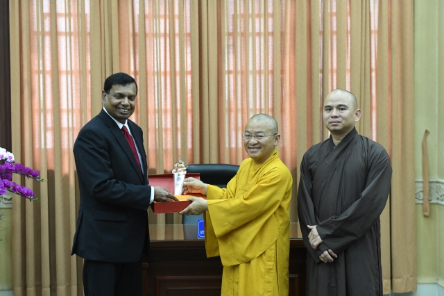 Đại sứ Sri Lanka thăm Học viện PGVN tại TP HCM