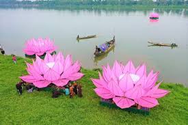 Hạ thủy 7 hoa sen trên sông Hương 01
