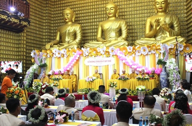 Xúc động lễ hằng thuận tập thể tại chùa Giác Ngộ