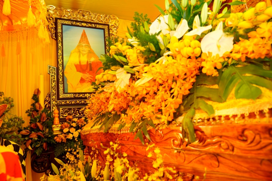 HT Thích Tánh Hải nhập bảo tháp