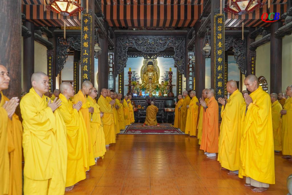 Khổ vui qua mắt kẻ mê người tỉnh