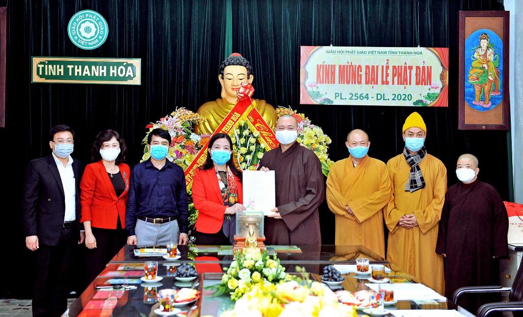 Lãnh đạo tỉnh chúc mừng Phật đản