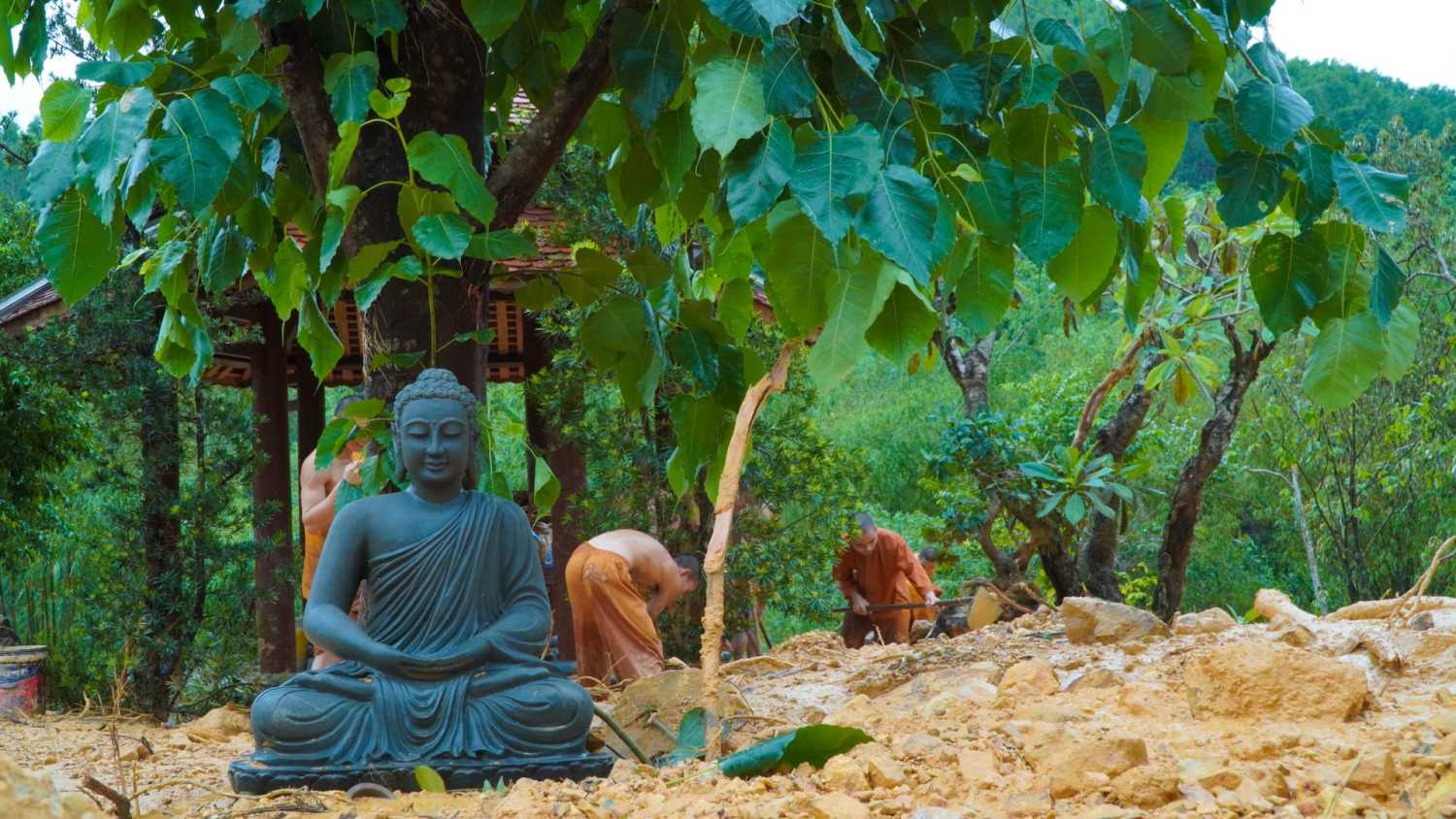 Mất mát miền Trung & tình người trong bão lũ