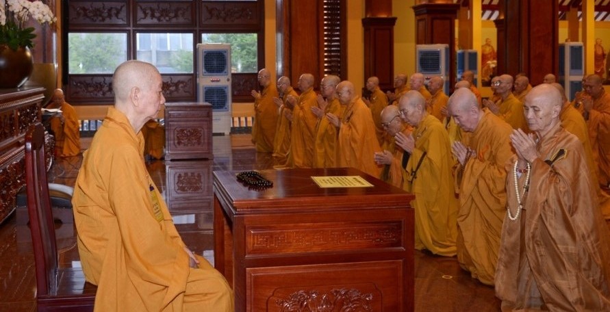 Ngày Tự tứ nói chuyện với người xuất gia