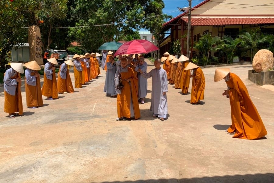Phân ban Ni giới T.Ư cúng dường trường hạ miền Trung