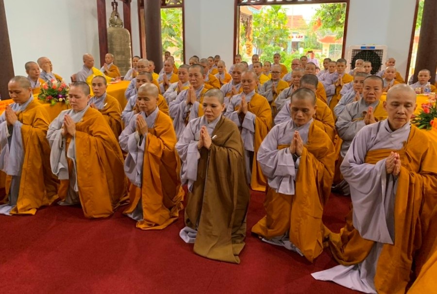 Phân ban Ni giới T Ư cúng dường trường hạ miền Trung2