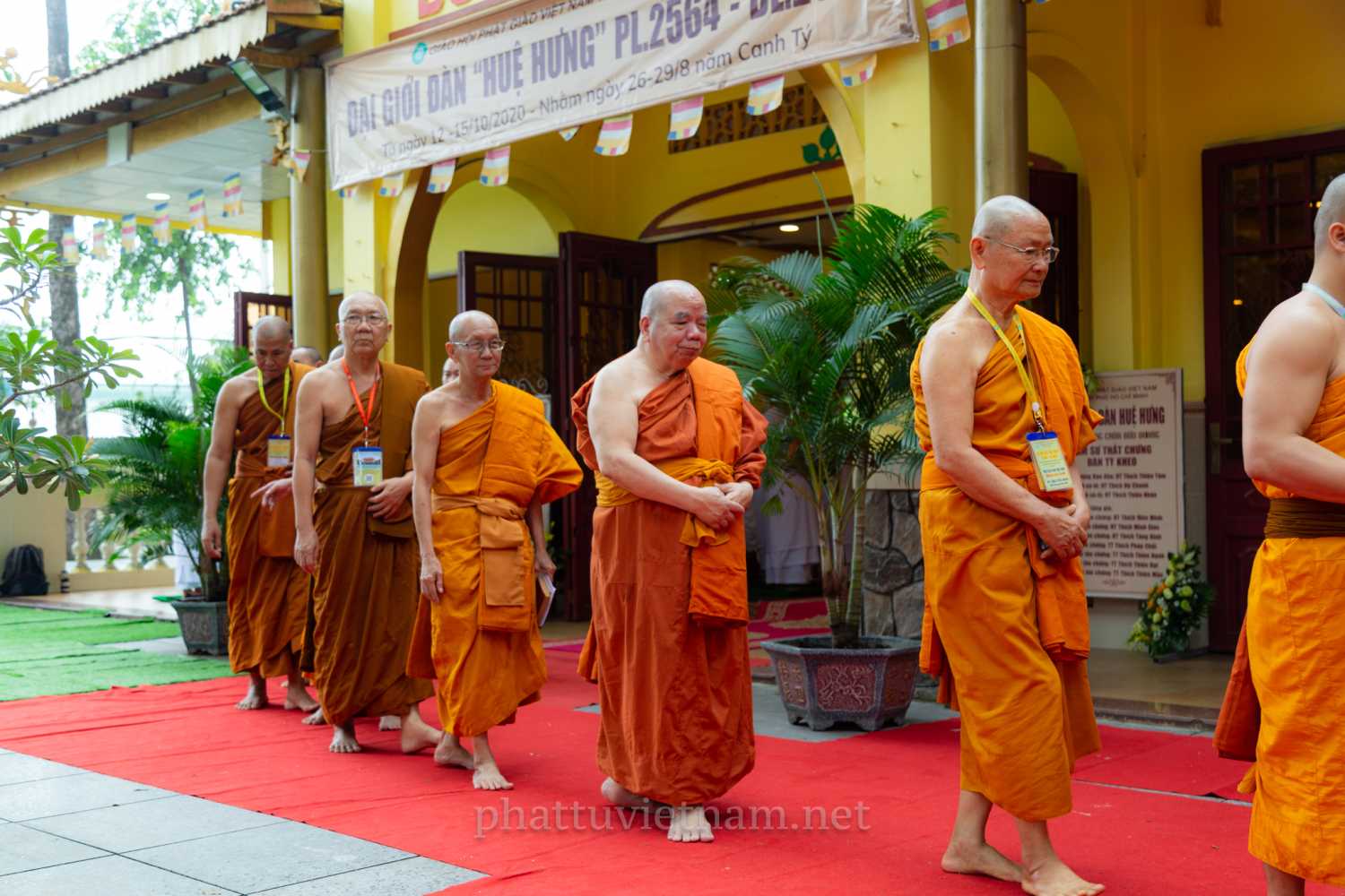 Thân và tâm là một hay không phải là một