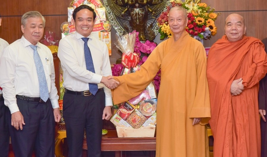 Thành ủy chúc mừng Phật đản đến lãnh đạo Giáo hội 3
