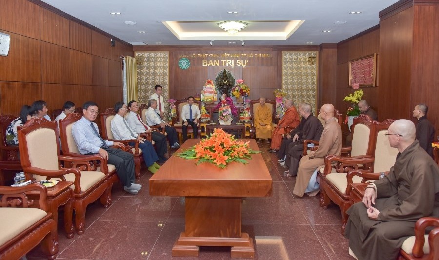 TP.HCM: Thành ủy chúc mừng Phật đản đến lãnh đạo Giáo hội