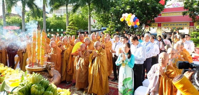 Trang nghiêm lễ Phật đản tại tượng đài Bồ tát Thích Quảng Đức 1