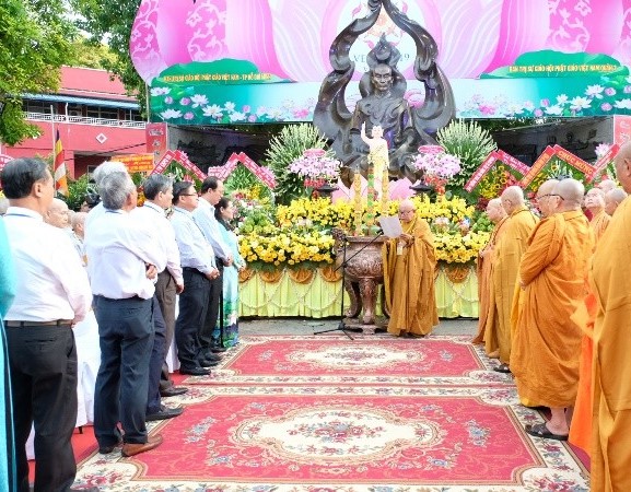Trang nghiêm lễ Phật đản tại tượng đài Bồ tát Thích Quảng Đức4