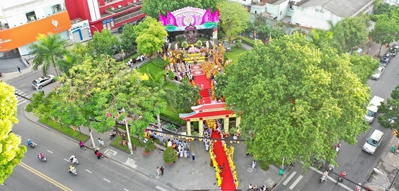 Trang nghiêm lễ Phật đản tại tượng đài Bồ tát Thích Quảng Đức9