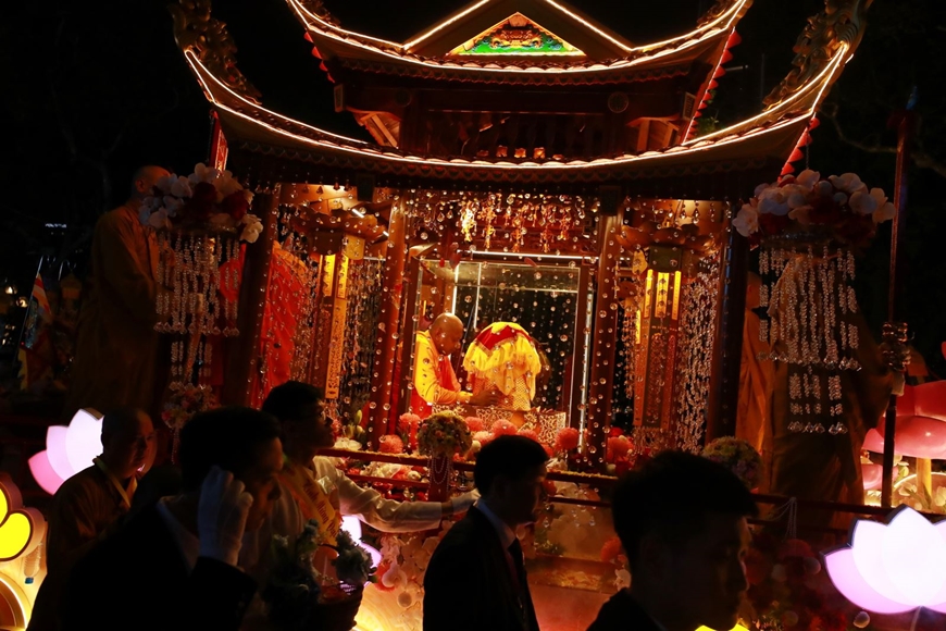 Vesak 2025 Cung nghênh xá lợi Đức Phật về chùa Quán Sứ 1