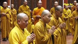 Trưởng lão Hoà thượng Chủ tịch tác pháp Tự tứ cùng chư Tăng tại chùa Quốc Ân Khải Tường