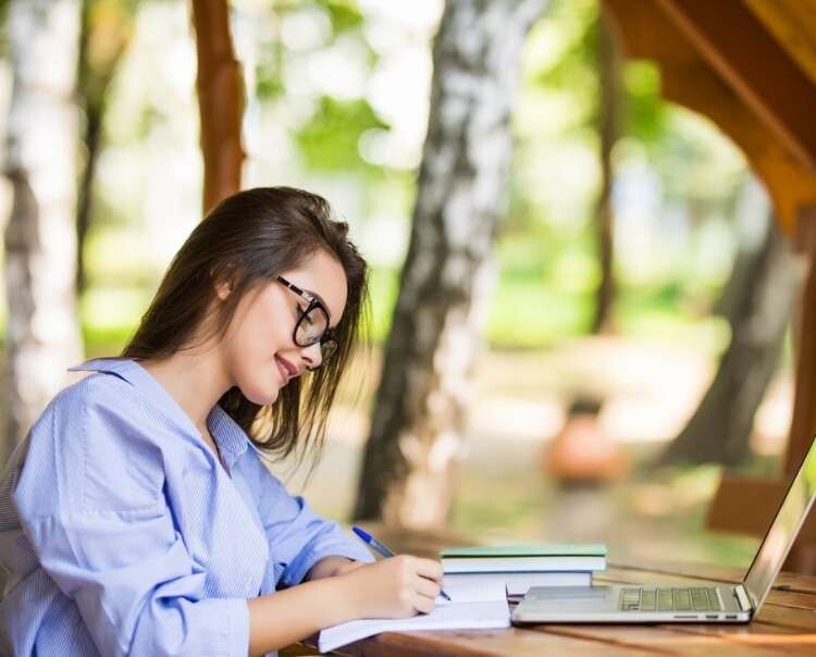 Bí quyết sống hạnh phúc với nguyên tắc ‘hai giờ cho bản thân