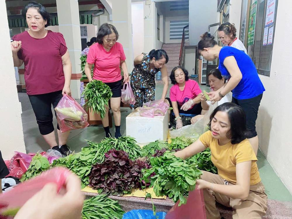 Gian hàng gây quỹ”, chung tay vì cộng đồng