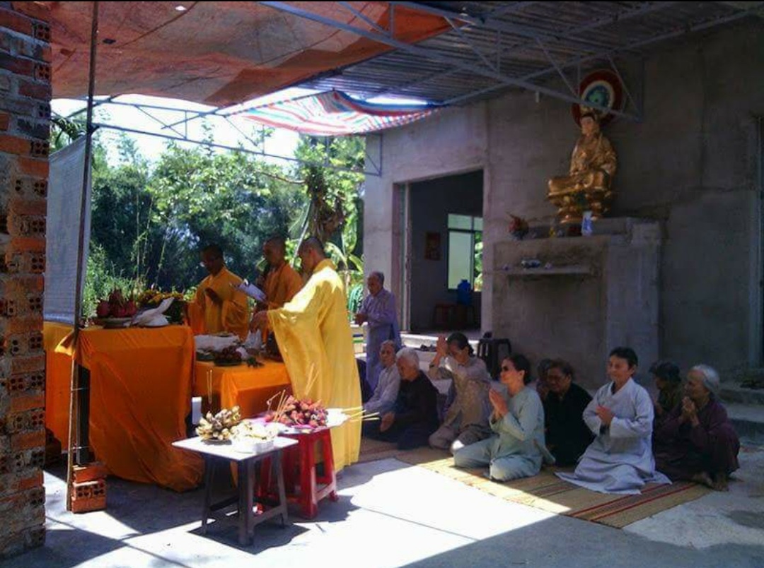 Phật tử tập trung tu hành